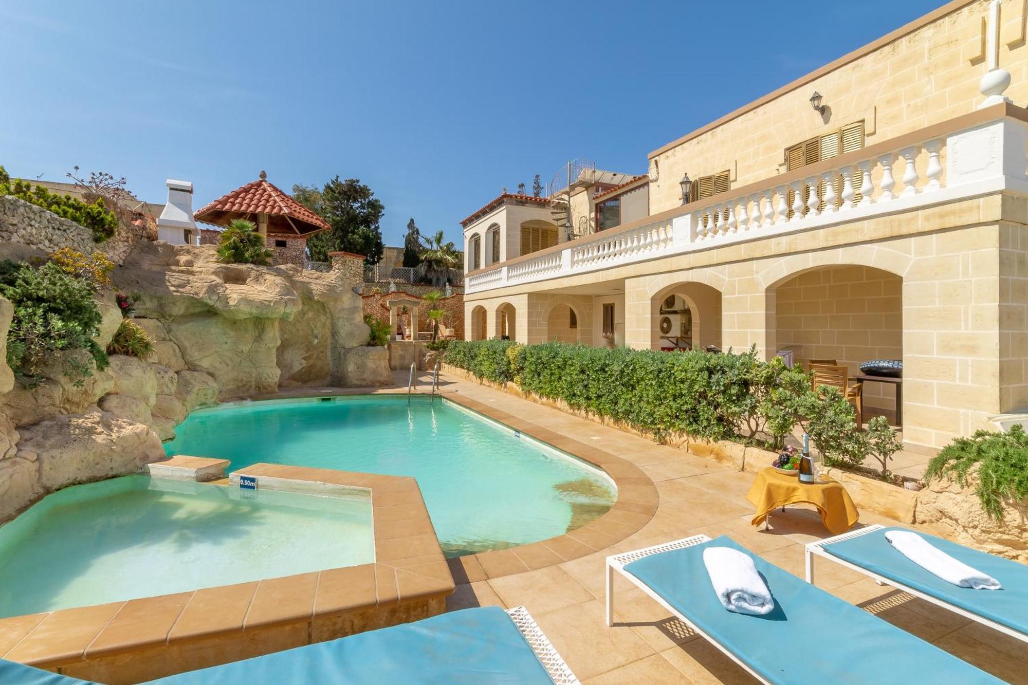 Villa & Pool Apartments In Mellieha Bay Екстериор снимка