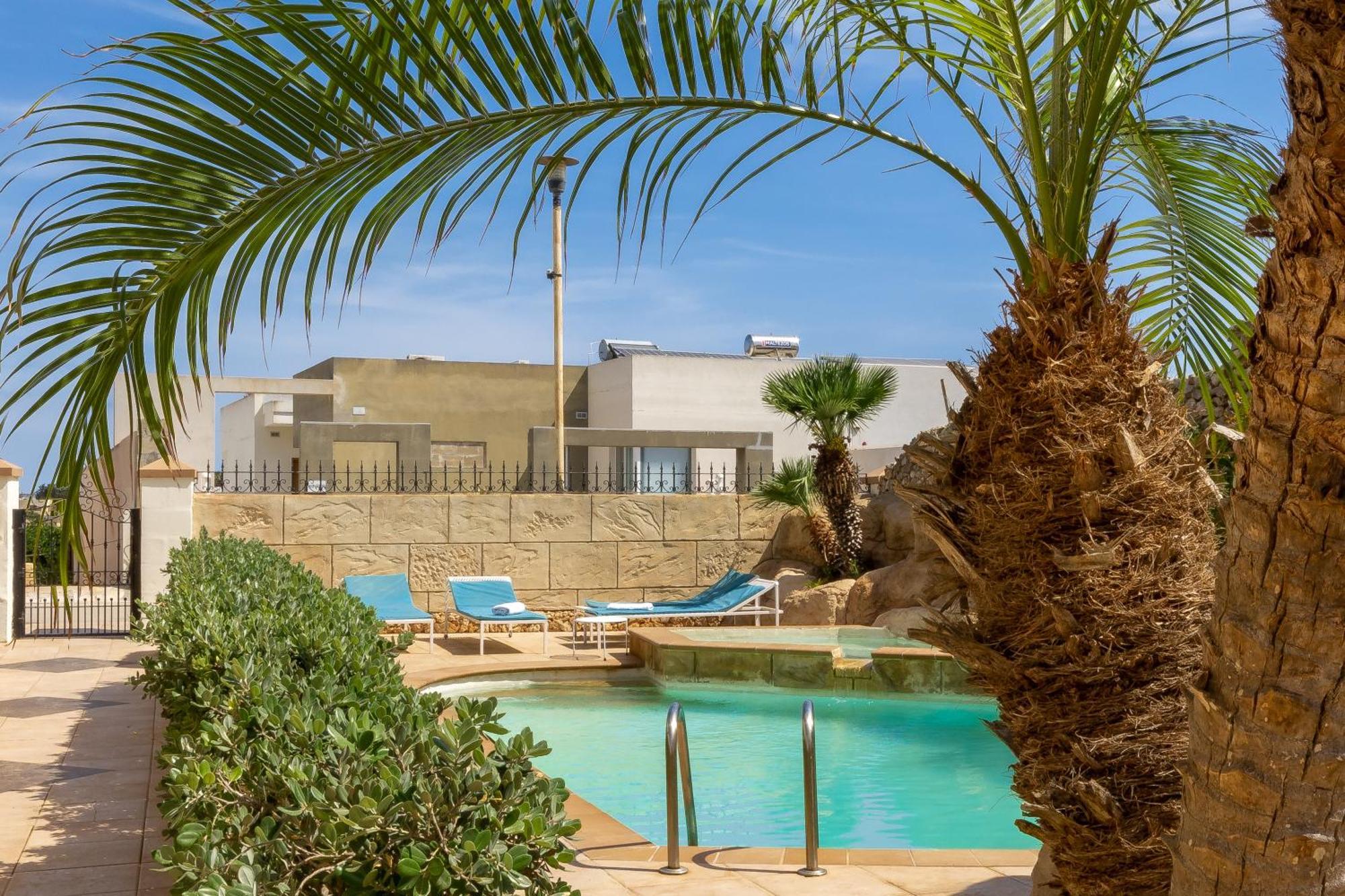 Villa & Pool Apartments In Mellieha Bay Екстериор снимка