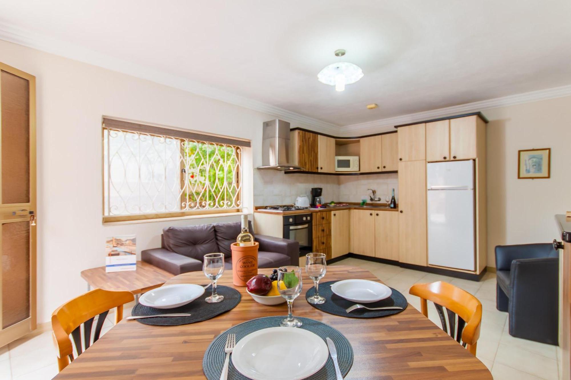Villa & Pool Apartments In Mellieha Bay Екстериор снимка