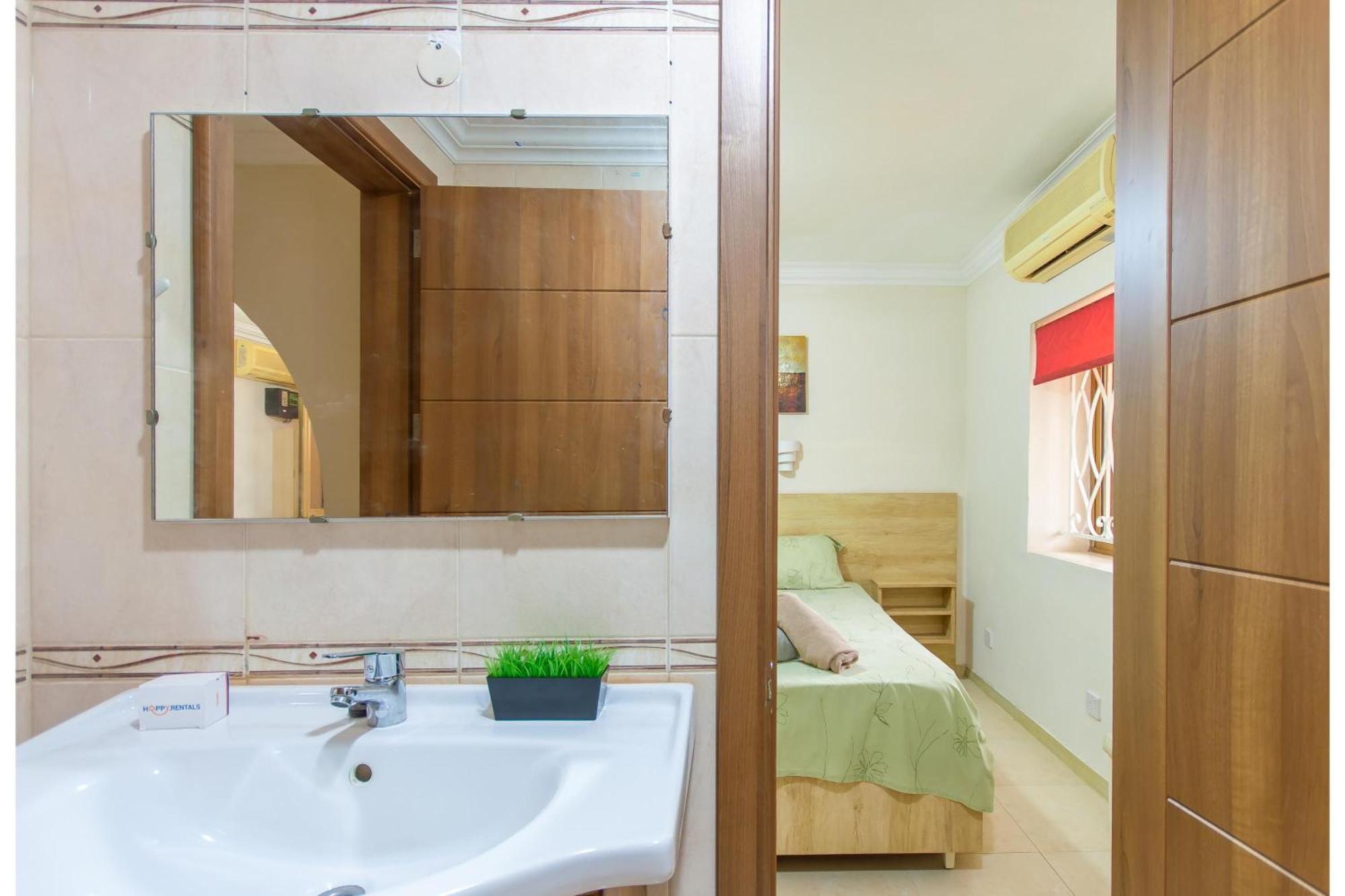 Villa & Pool Apartments In Mellieha Bay Екстериор снимка