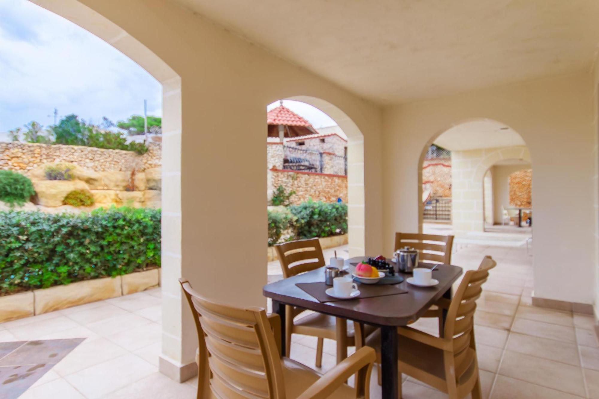 Villa & Pool Apartments In Mellieha Bay Екстериор снимка